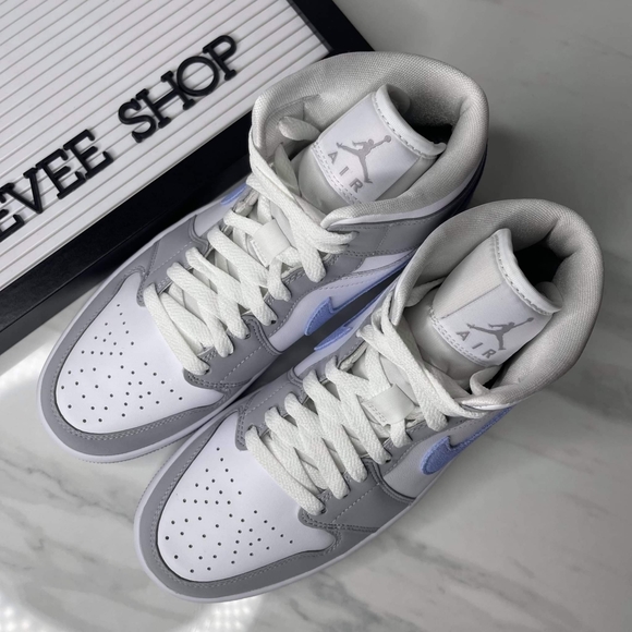 Jordan Retro 1 🤍💙 - Picture 2 of 4